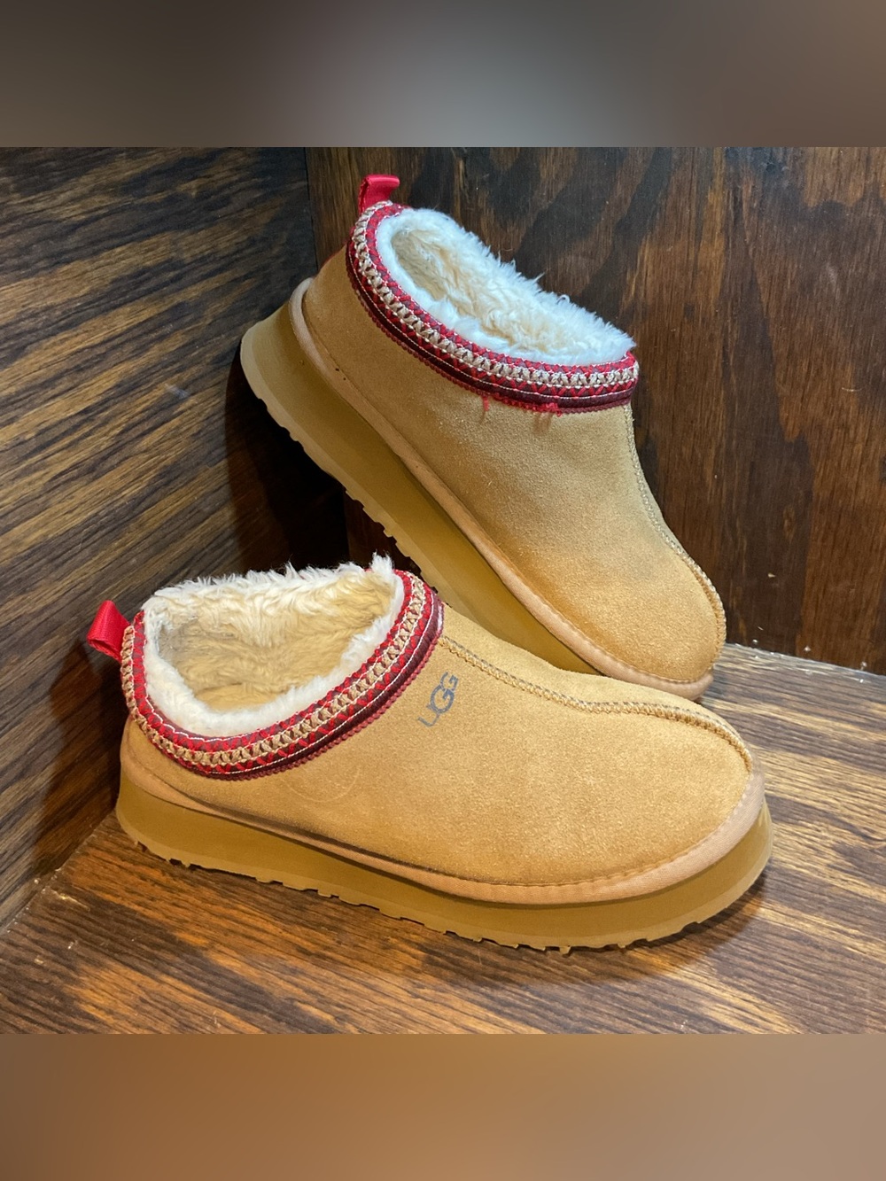 UGG Platform Tazz Women's 10 Slipper Sandals Chestnut  Men’s Size 8.5